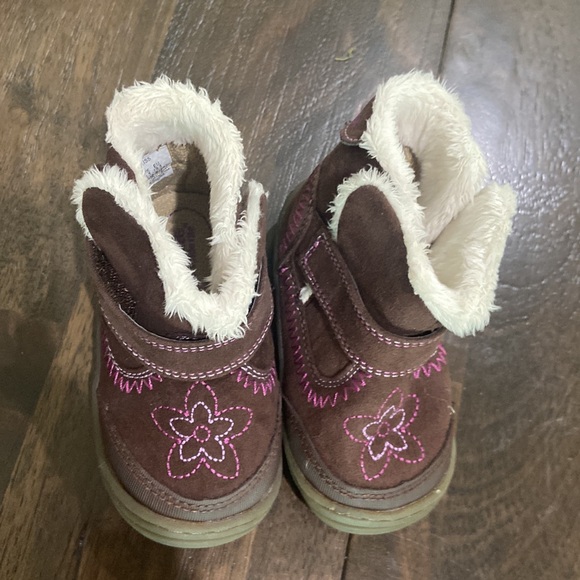 Surprise Baby Booties Arliss size 4 worn once! Brown & pink embroidered flowers - Picture 7 of 9